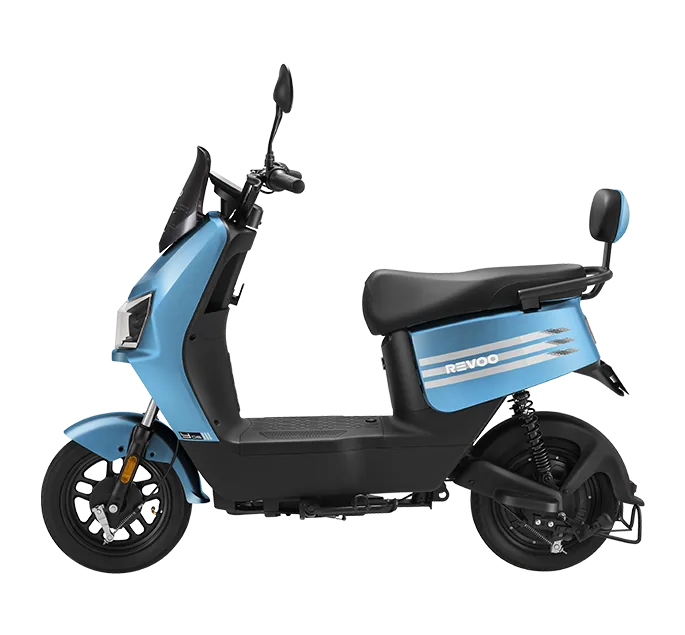 Revoo Y06, front three-quarter view