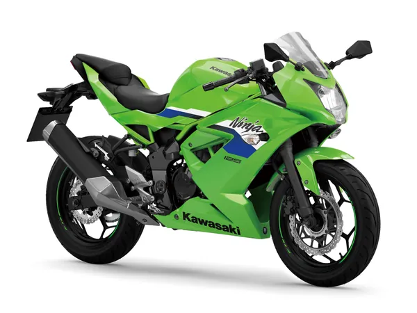 Kawasaki Ninja 125, front three-quarter view